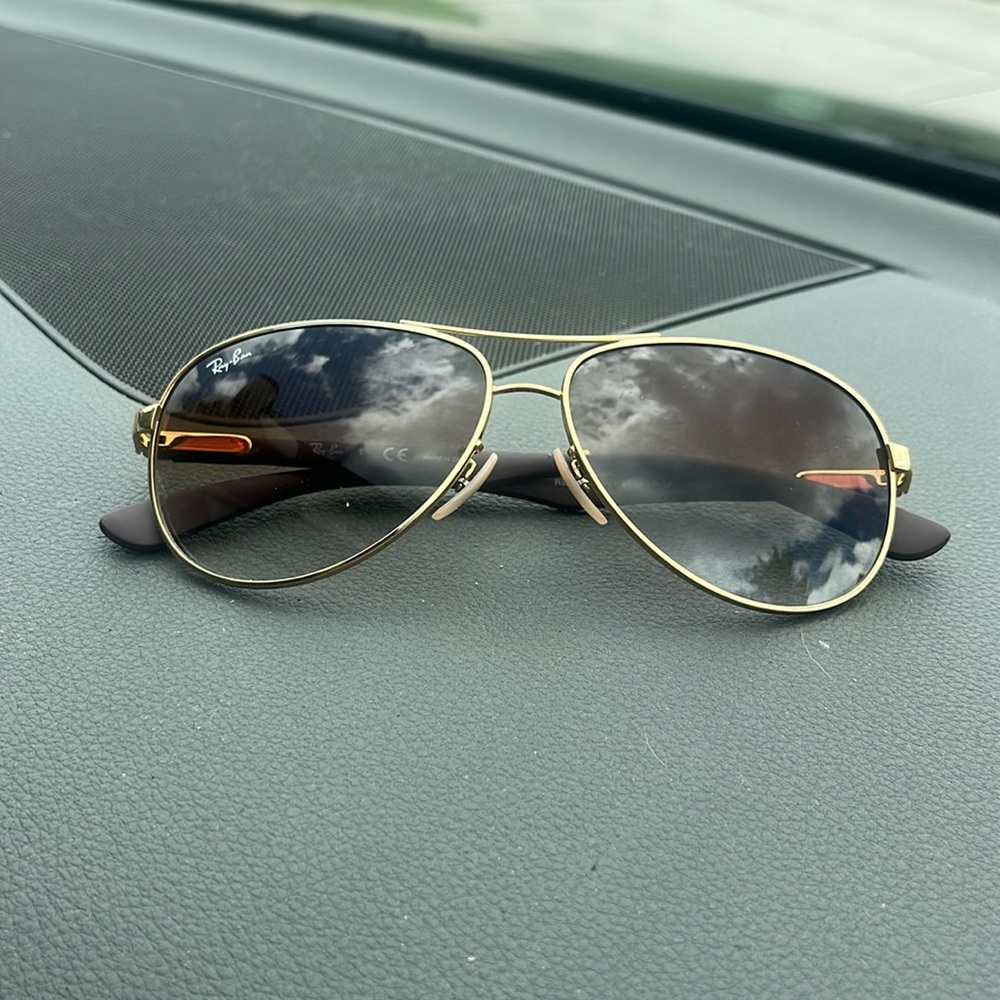 MENS RAY BANS AVIATOR STYLE